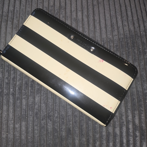 Kate Spade Wallet Patent Leather - Picture 1 of 4